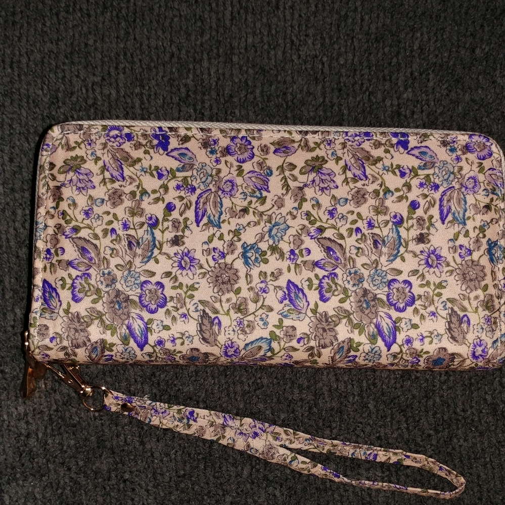 Women's Wallet / Wristlet - NWOT